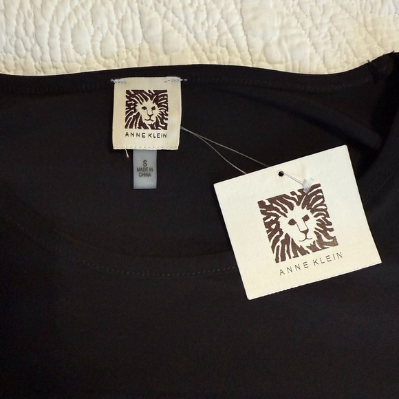 Anne Klein Short Sleeve Button Shoulder Blouse Women’s Small Black Gold New - Picture 5 of 10